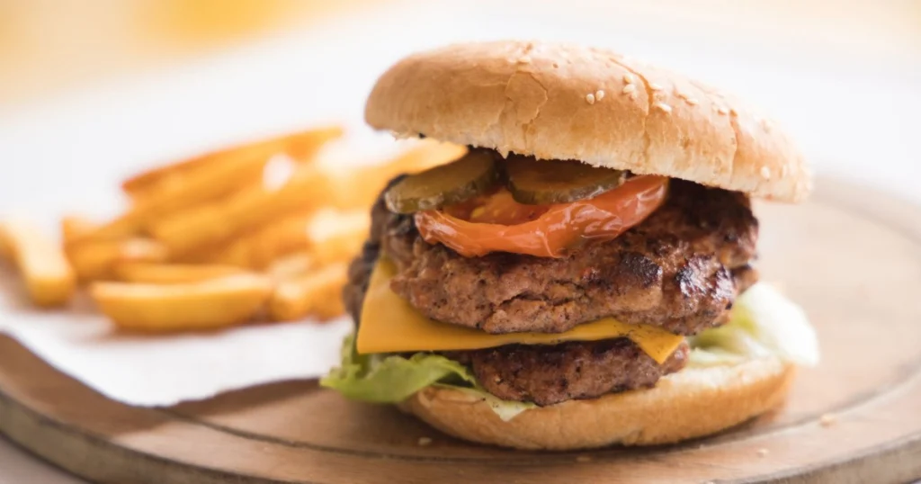 Aprenda a Preparar um Hambúrguer Caseiro Irresistível: Sabor e Suculência Garantidos