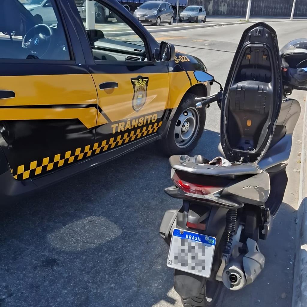 Operação da Semurb em Barueri recupera moto furtada com placa clonada no Jardim Califórnia